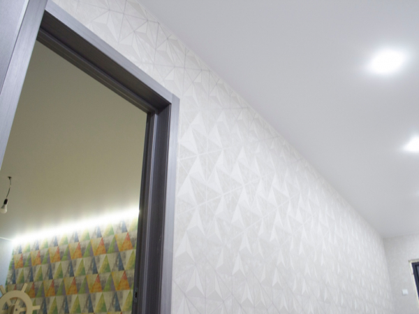 Натяжной потолок в прихожую