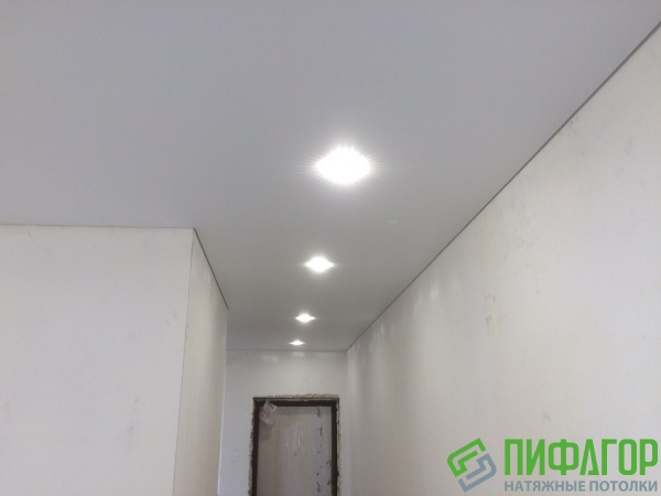 Бесшовные натяжные потолки