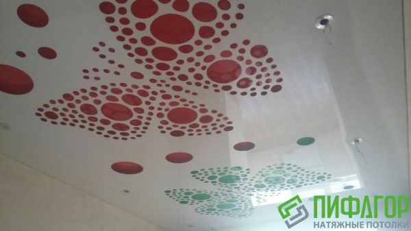 Фото натяжного потолка