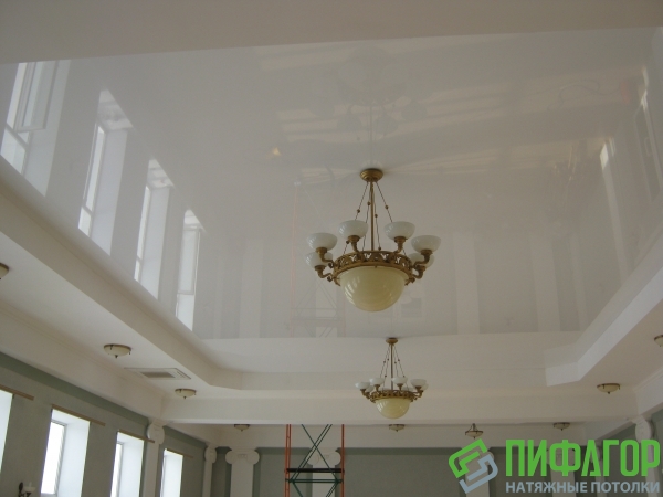 Глянцевые натяжные потолки