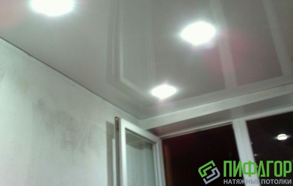 Натяжные потолки на балкон