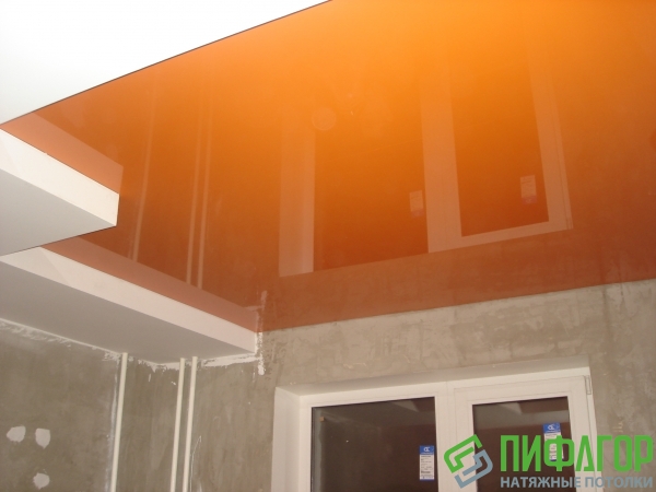 Цветные натяжные потолки