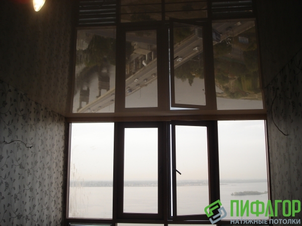 Цветные натяжные потолки