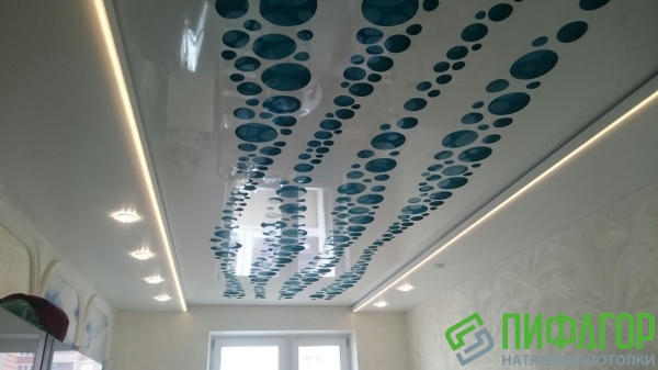 Фото натяжного потолка