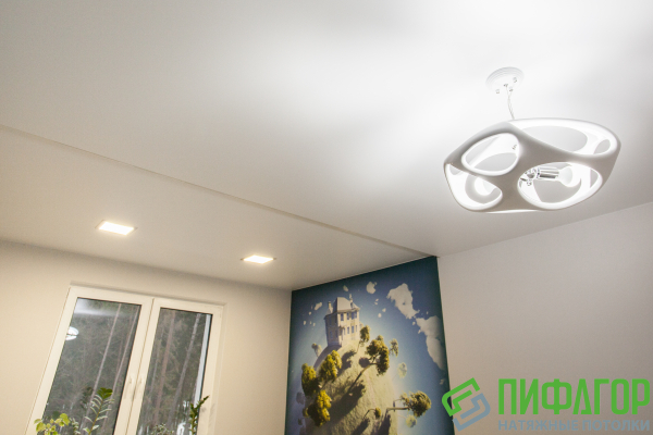 Бесшовные натяжные потолки